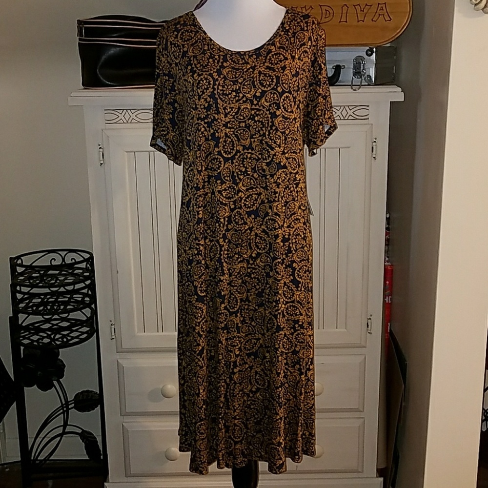 NWT Stunning Carly!